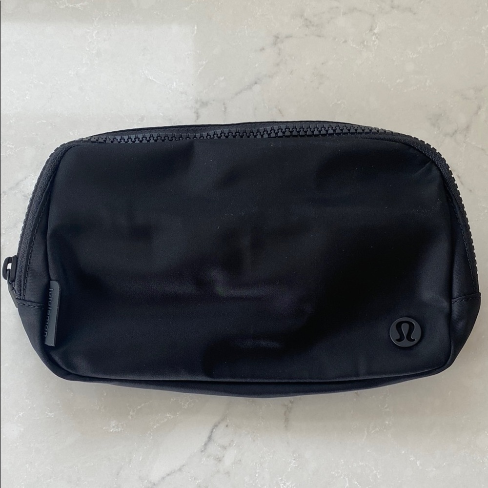 lululemon athletica Black Toiletry Bag with Zipper Closure and Textured Fabric